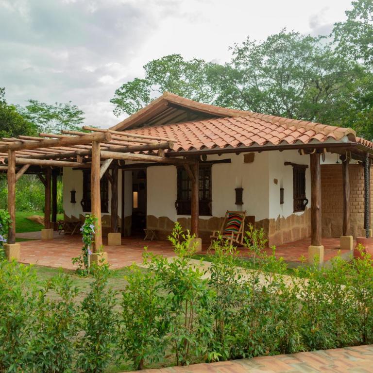 Refugio Ecoturístico Villa Clarita - Habitación Cuádruple - vistas al jardín - 1