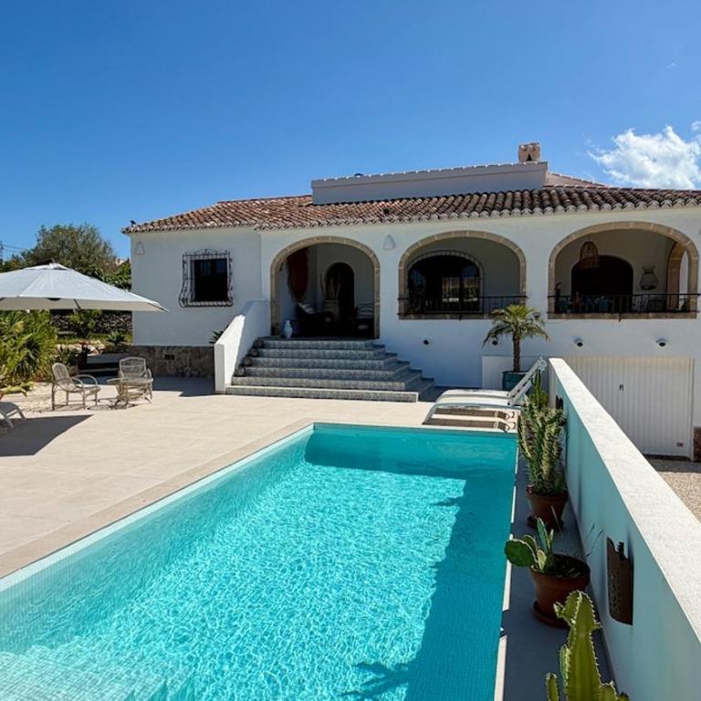 Bohemian villa with pool & mountain view - Villa de 3 dormitorios - 1