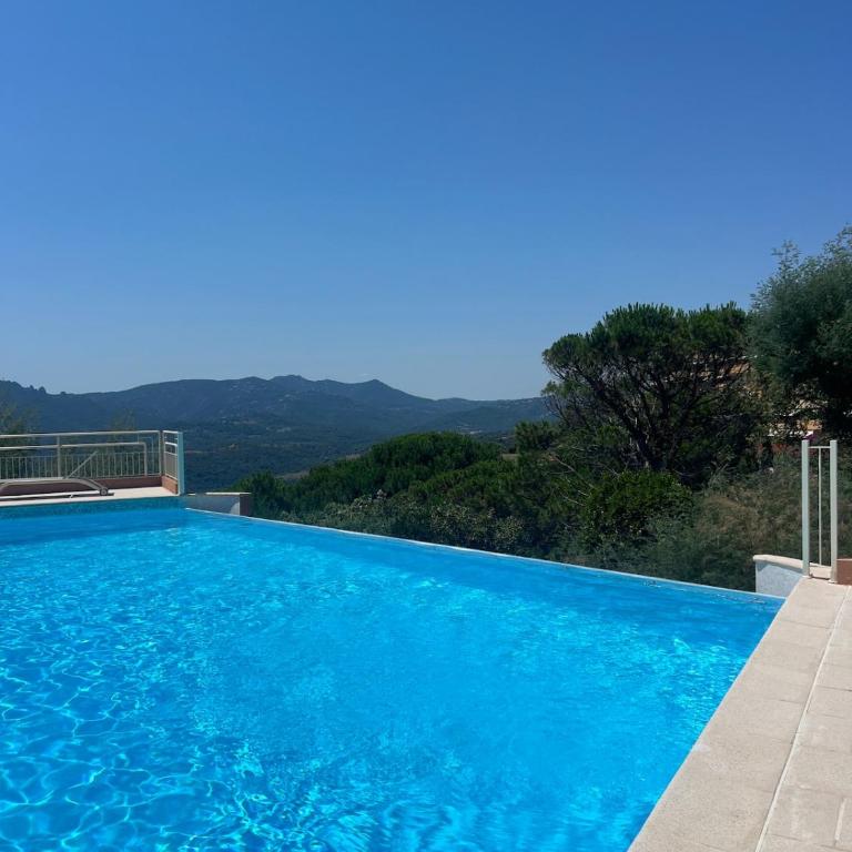 Standing vue mer, 2 ch, clim, piscine, garage - Appartement 2 Chambres - 14