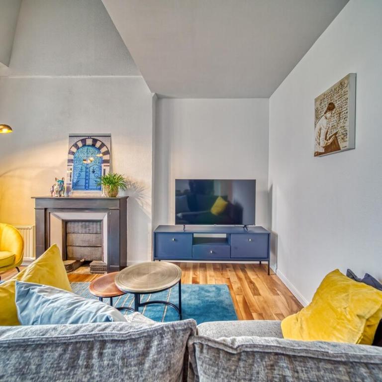 Elegance - Three-Bedroom Apartment - 1