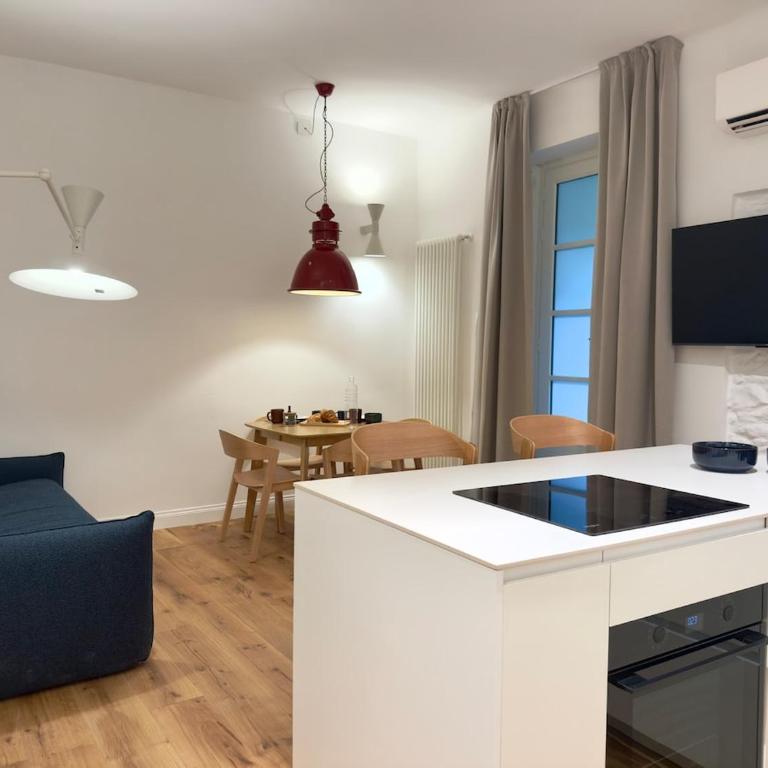 Newly renovated Luxury Suite44 History-filled home on a monumental Stairway with a Jacuzzi, located between the Downtown pedestrian area and the railway station - Two-Bedroom Apartment - 1
