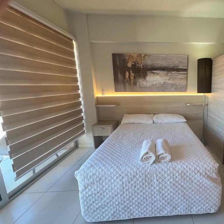 ZONA VIP elegante y comodo APARTAMENTO FAMILIAR CON BALCON y hermosa vista a la calle, canal isuto zona equipetrol - One-Bedroom Apartment - 57