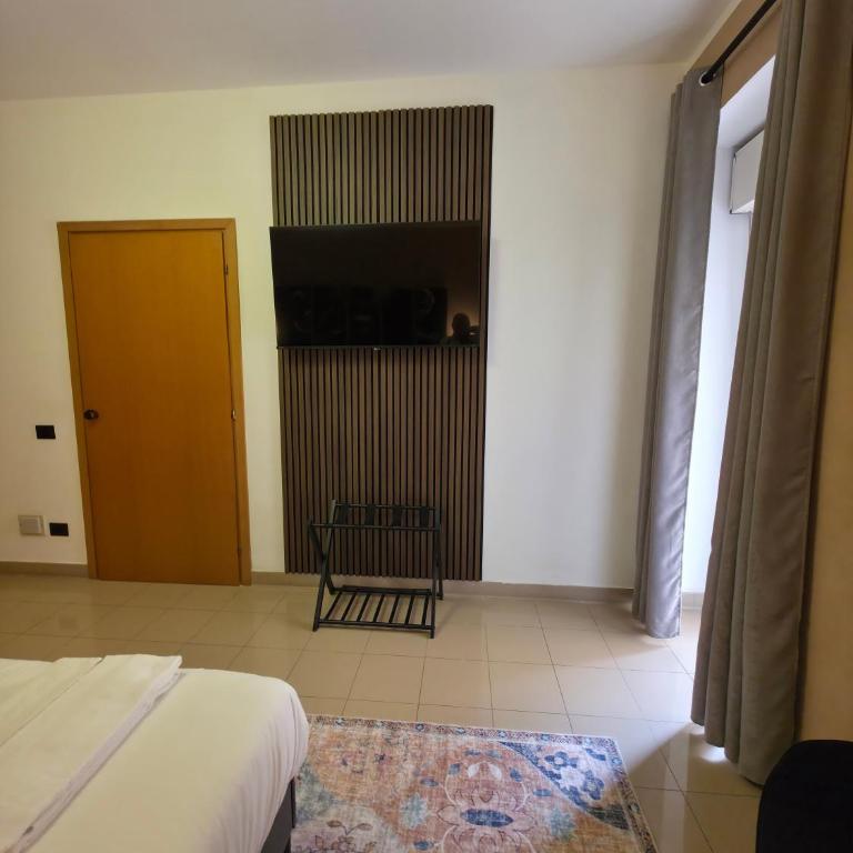 AH Roma - Deluxe Queen Room - 1