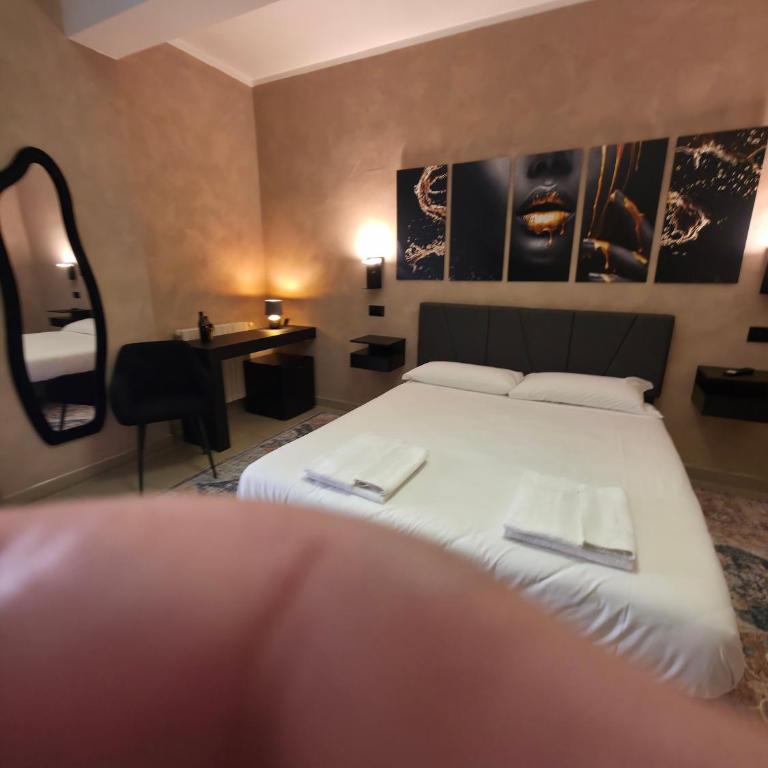 AH Roma - Deluxe Queen Room - 3