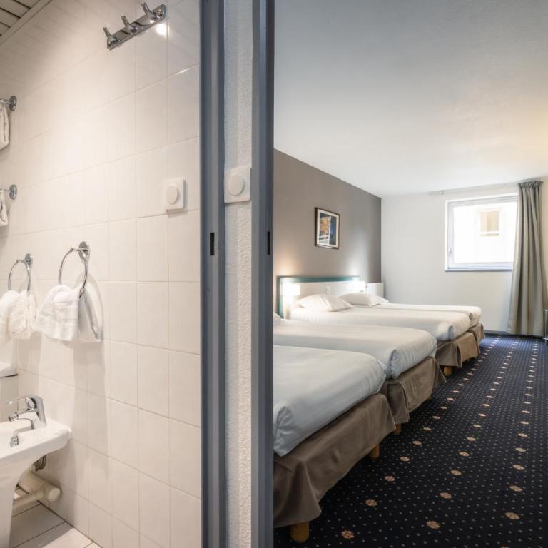 Hôtel Paradis - Chambre Quadruple Classique - 12