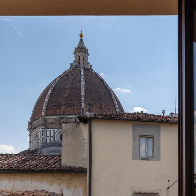 The Florence Crown LR Collection - Camera Familiare Deluxe - 5