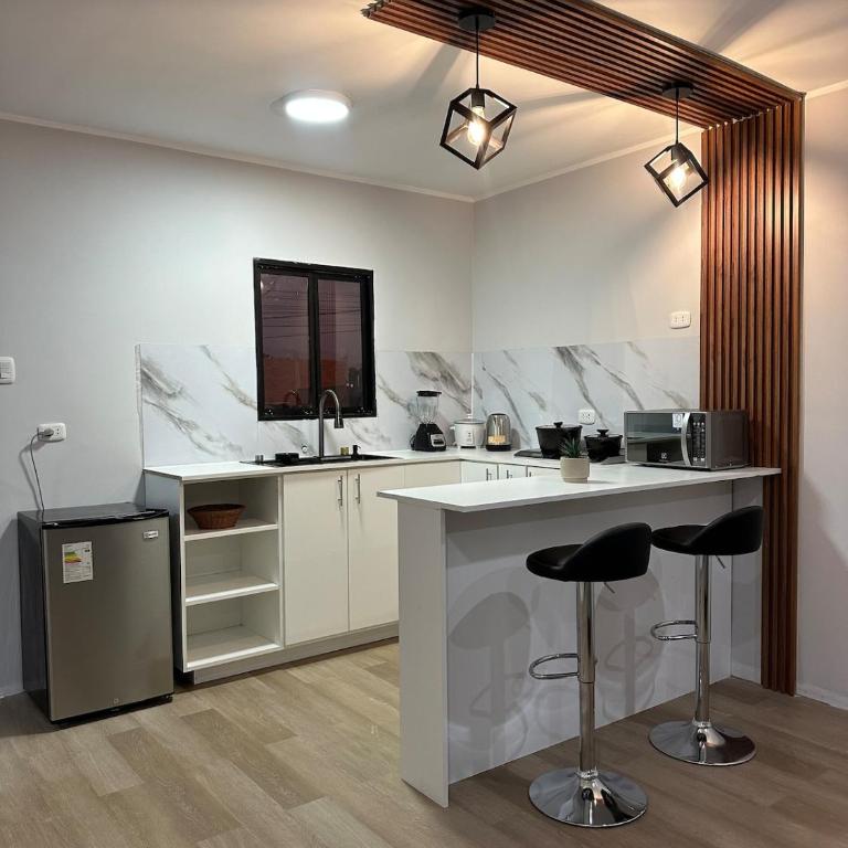 Modern and cozy apartment with a queen size bed - One-Bedroom Apartment - 3