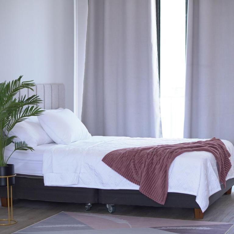 Modern and cozy apartment with a queen size bed - One-Bedroom Apartment - 1