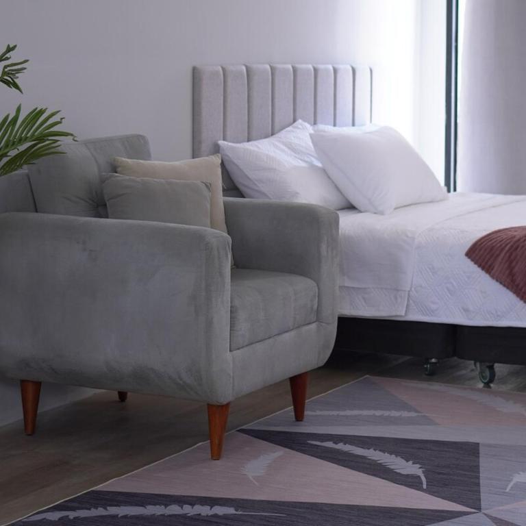 Modern and cozy apartment with a queen size bed - One-Bedroom Apartment - 14