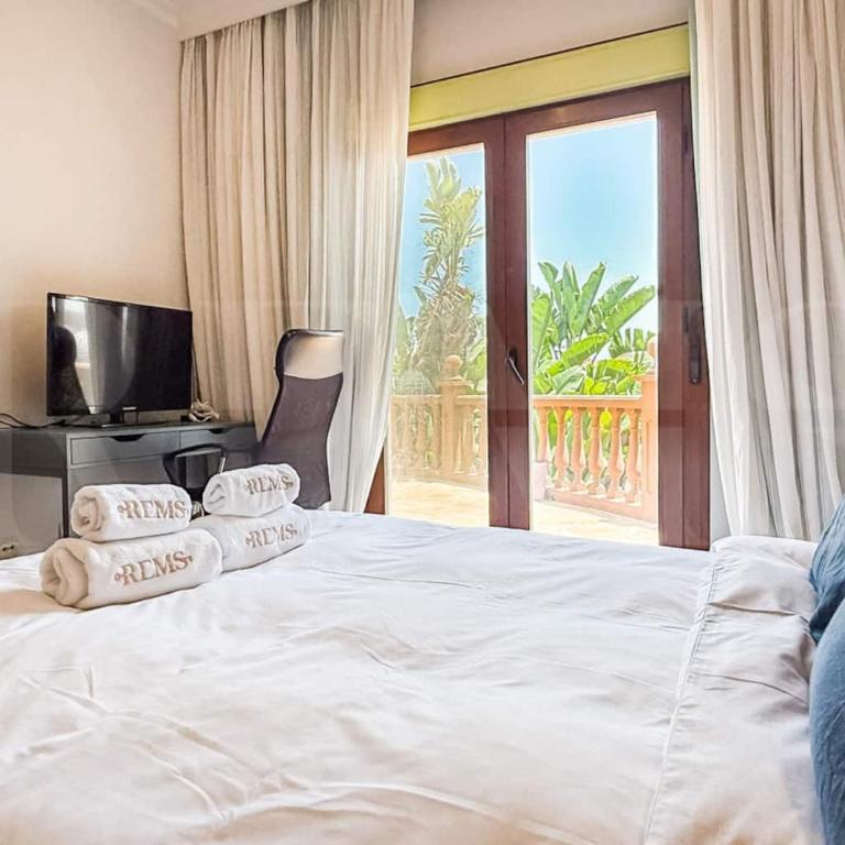 4 Bed villa with Pool and Cinema Room - Villa - 1