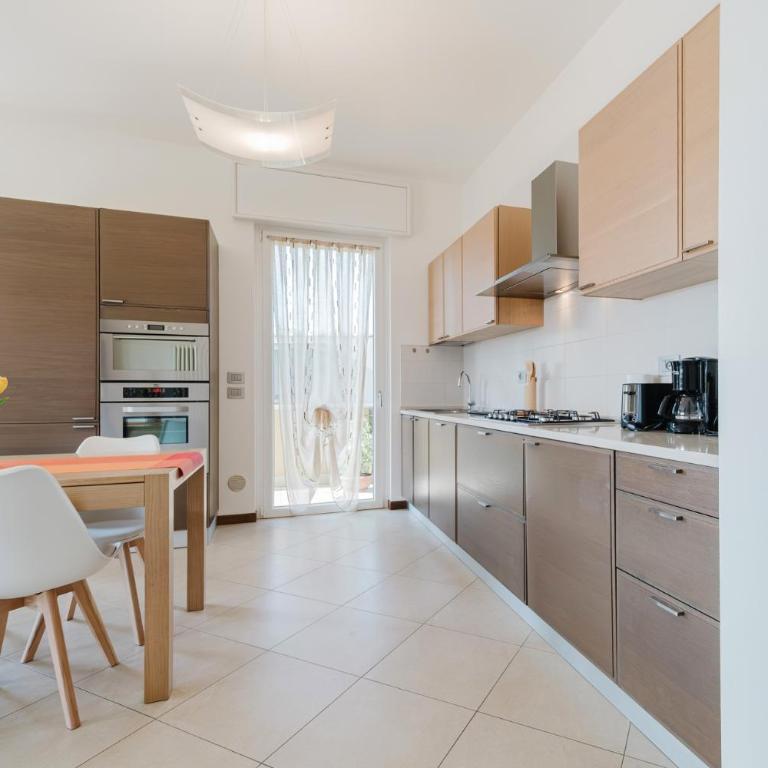 Stella del Lago - Immobiliare Azzurra - Appartamento con 2 Camere da Letto - 1