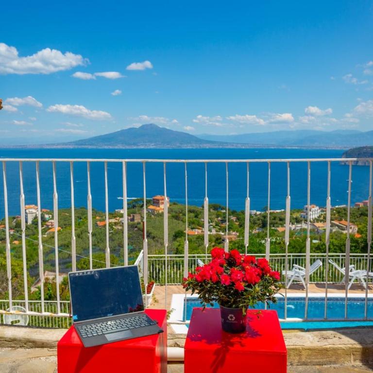 Spacious Sorrento Villa with Pool, Jacuzzi & Panoramic Sea View - Villa - 3