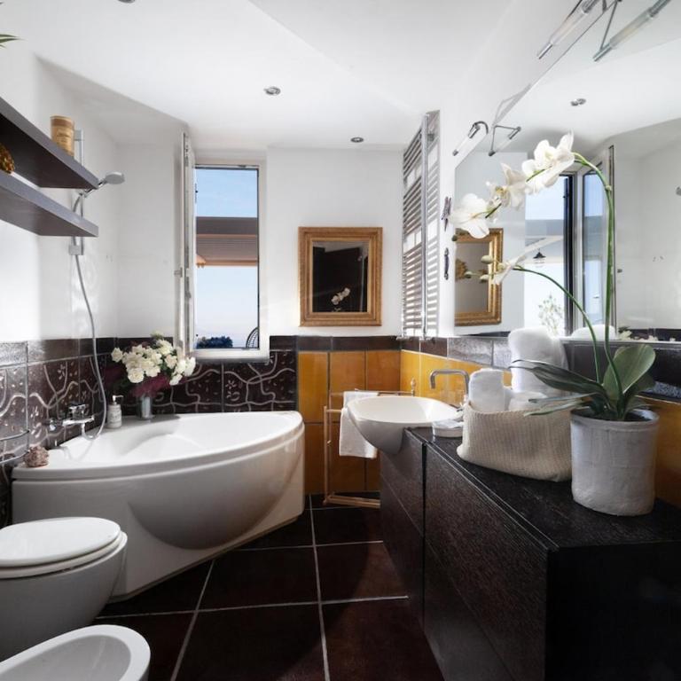 Spacious Sorrento Villa with Pool, Jacuzzi & Panoramic Sea View - Villa - 8