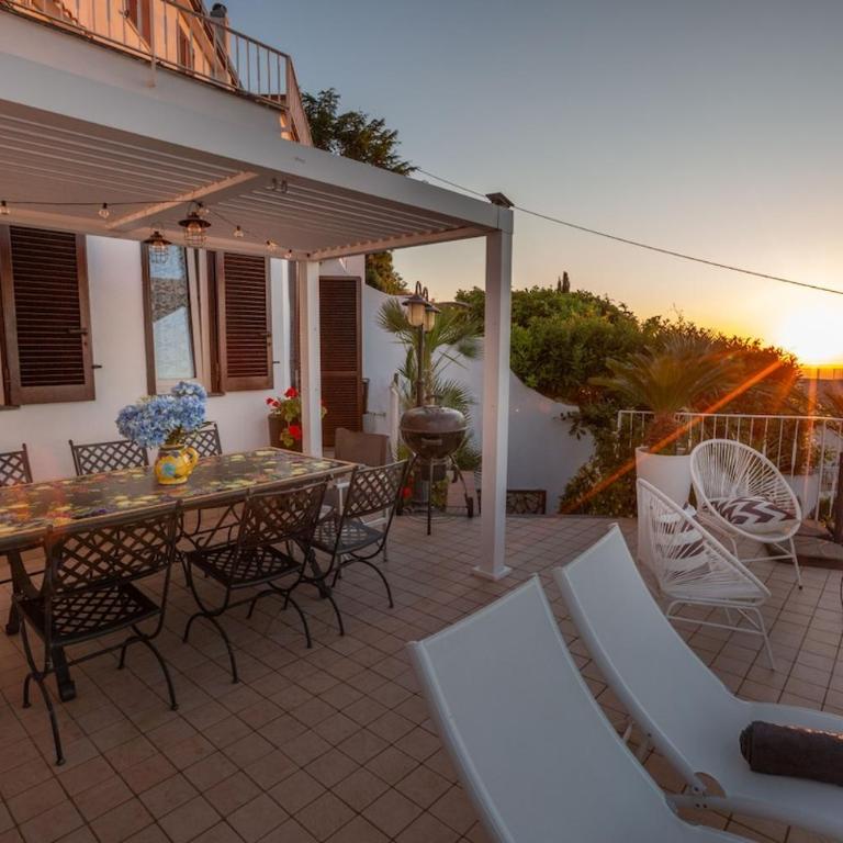 Spacious Sorrento Villa with Pool, Jacuzzi & Panoramic Sea View - Villa - 13