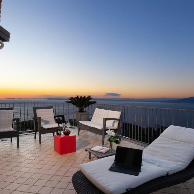Spacious Sorrento Villa with Pool, Jacuzzi & Panoramic Sea View - Villa - 14
