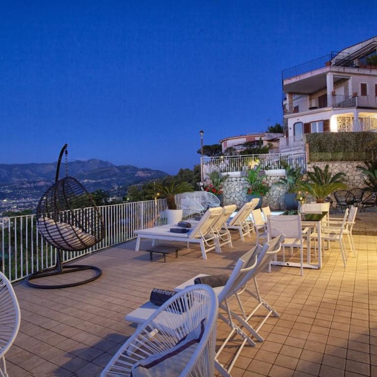 Spacious Sorrento Villa with Pool, Jacuzzi & Panoramic Sea View - Villa - 21