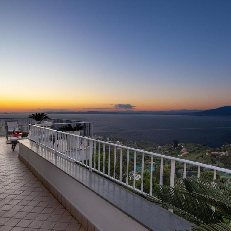 Spacious Sorrento Villa with Pool, Jacuzzi & Panoramic Sea View - Villa - 43