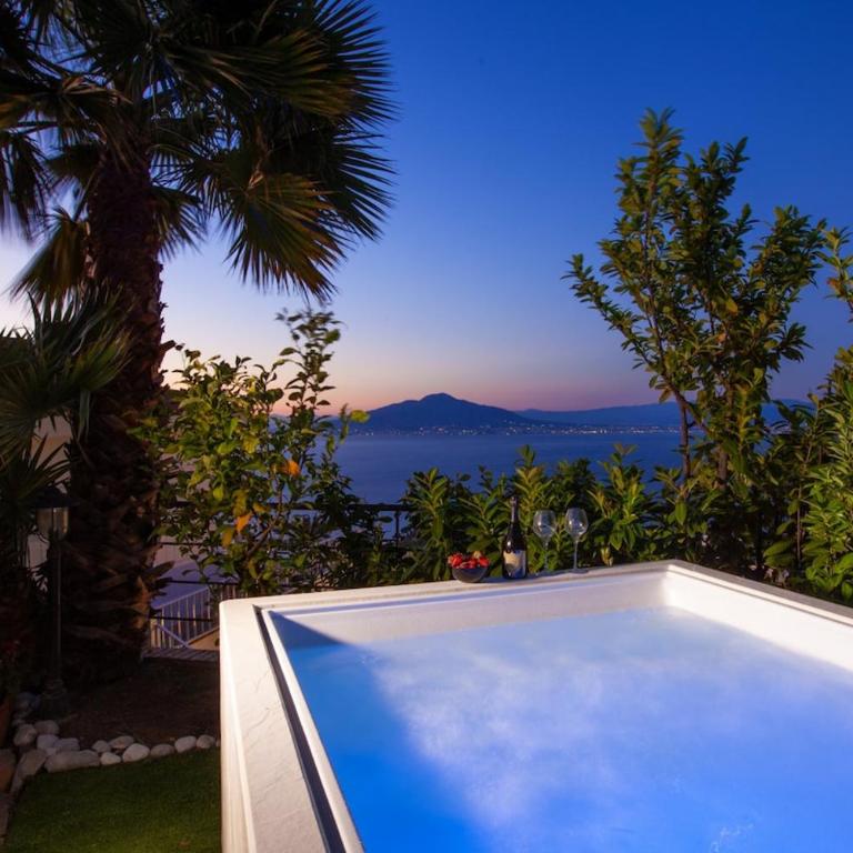 Spacious Sorrento Villa with Pool, Jacuzzi & Panoramic Sea View - Villa - 44