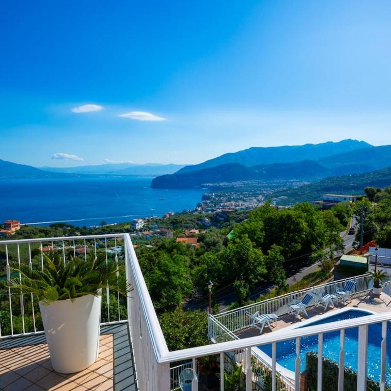 Spacious Sorrento Villa with Pool, Jacuzzi & Panoramic Sea View - Villa - 75