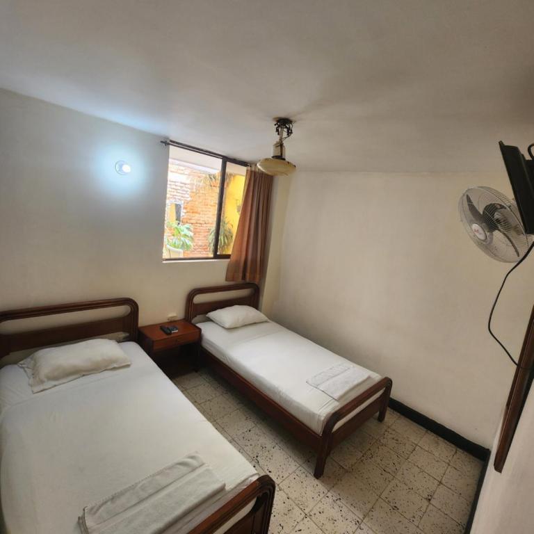 Hotel Granate - Habitación Doble Estándar con ventilador - 4
