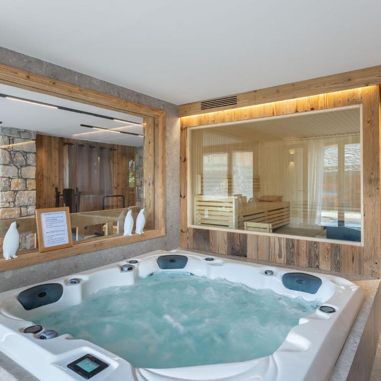 Chalet de luxe avec espace détente, sport et spa à Méribel - FR-1-566-62 - Chalet - 8