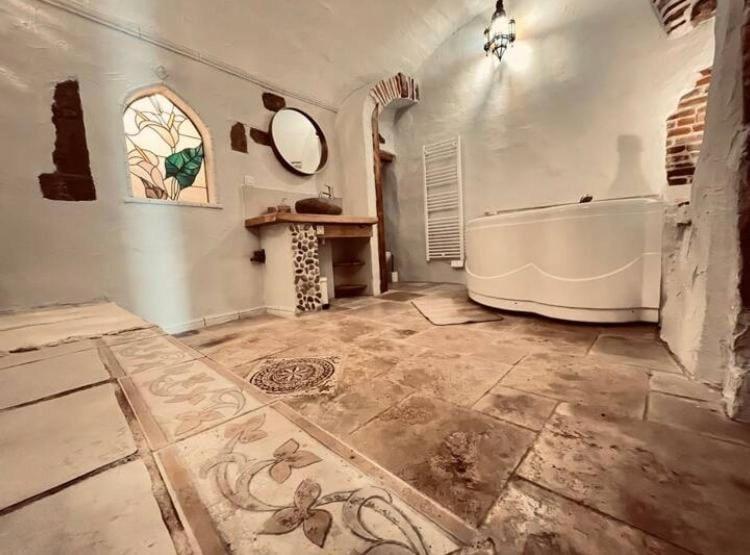 Charming studio with private spa and a unique setting - Apartment mit 1 Schlafzimmer - 8