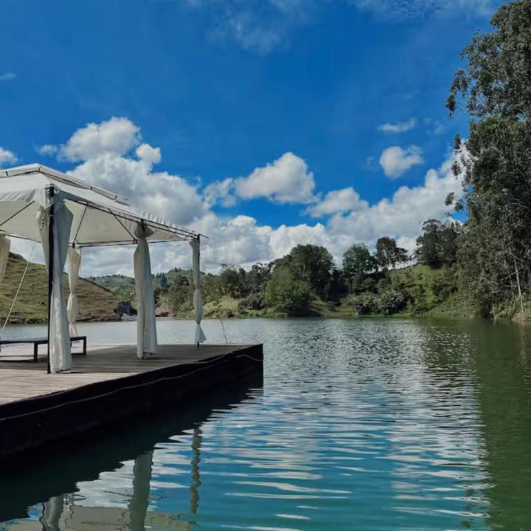 Cabaña en el peñol con jacuzzi frente al embalse - Apartamento con vistas al lago - 16