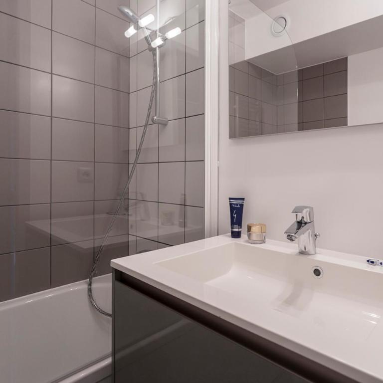 Studio rénové proche centre, balcon, 5 couchages, WIFI inclus - Studio - 7