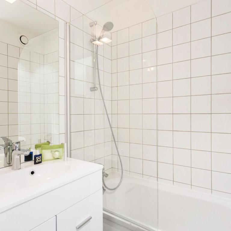 Appartement rénové au calme avec balcon, Wifi inclus, proche remontées et commerces - FR-1-346-315 - Appartement - 12