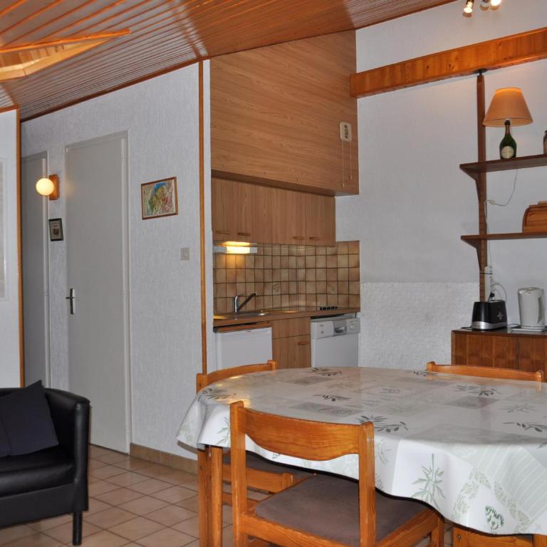 Appartement 3 pièces avec balcon, animaux acceptés et parking - Appartement 2 Chambres - 8