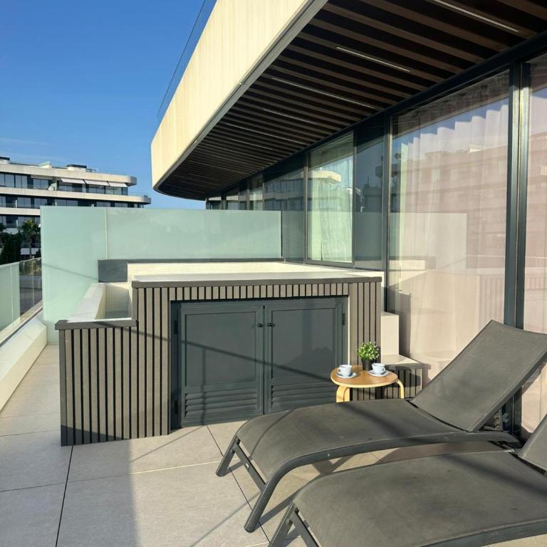 Luxury complex beachfront apartment, infinity pool, sauna, gym and large terrace - Appartamento Deluxe con 2 Camere da Letto e Balcone - 28