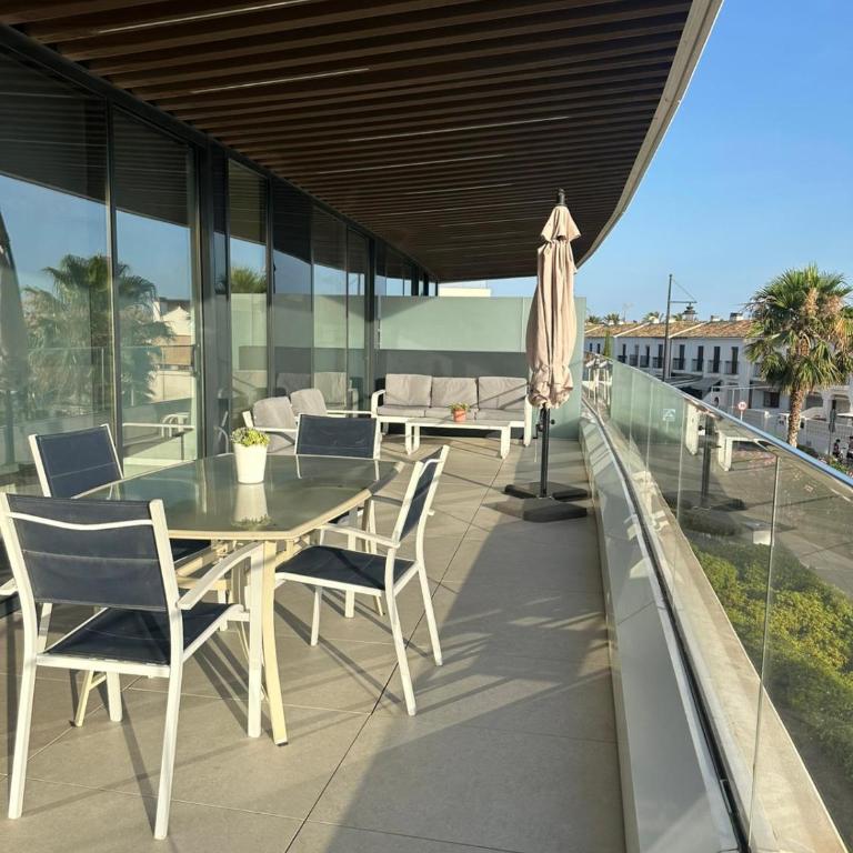Luxury complex beachfront apartment, infinity pool, sauna, gym and large terrace - Appartamento Deluxe con 2 Camere da Letto e Balcone - 30