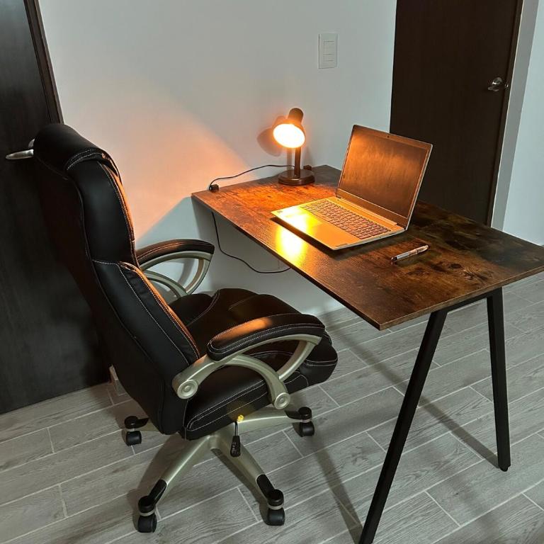 Modern Executive Apartment with Parking - One-Bedroom Apartment - 3