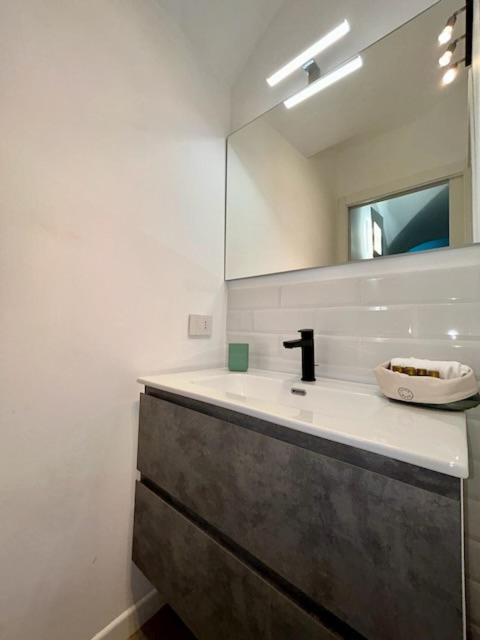 Vanchiglia Design Hideaway. Un'oasi di tranquillità e stile nel cuore di Torino - Apartment - 8