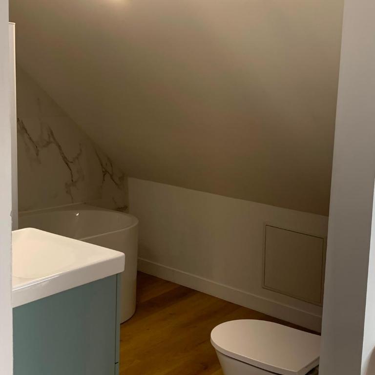 Duplex rénové - 2 chambres - 2 salles de bain - Appartement 1 Chambre - 8