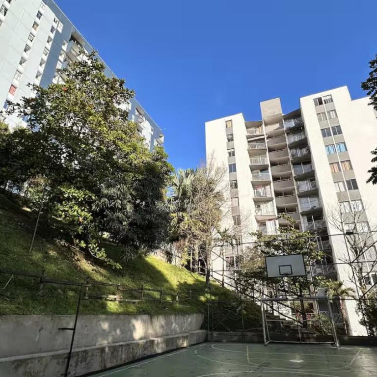 Apto excelente vista a medellin, cerca a todo - Two-Bedroom Apartment - 3
