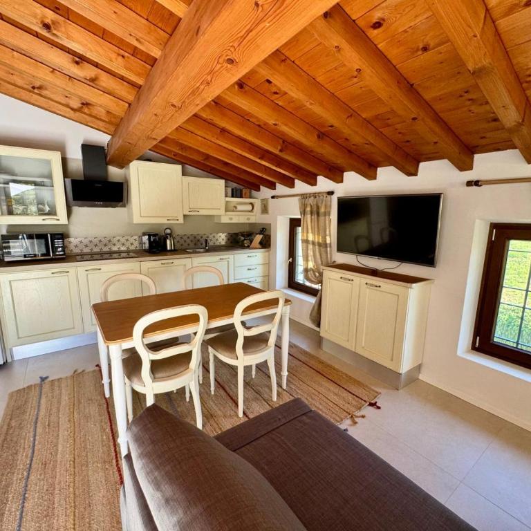 Agriturismo Corte Busola Private Jacuzzi with Breathtaking Views of Valpolicella - Appartamento con 1 Camera da Letto - 10