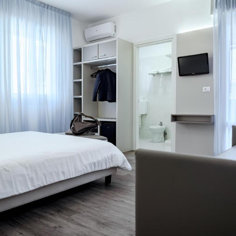 Hotel Etna - Camera Quadrupla Premium - 19