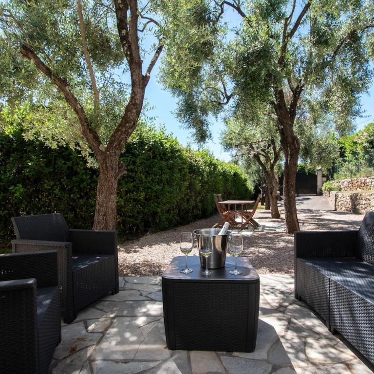 6 mins walk to pool and 10 mins to Valbonne Village - Maison 1 Chambre - 16