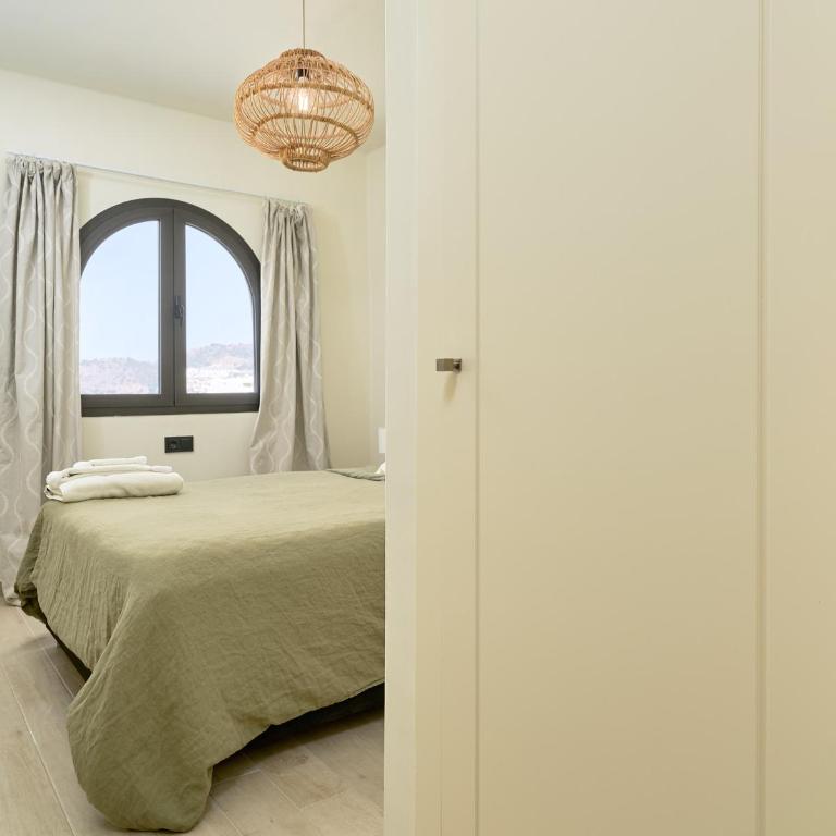 Sunny Sea View Condo with Private Patio, Shared Pool, Amazing Views, Full Kitchen - Two-Bedroom Apartment - 8