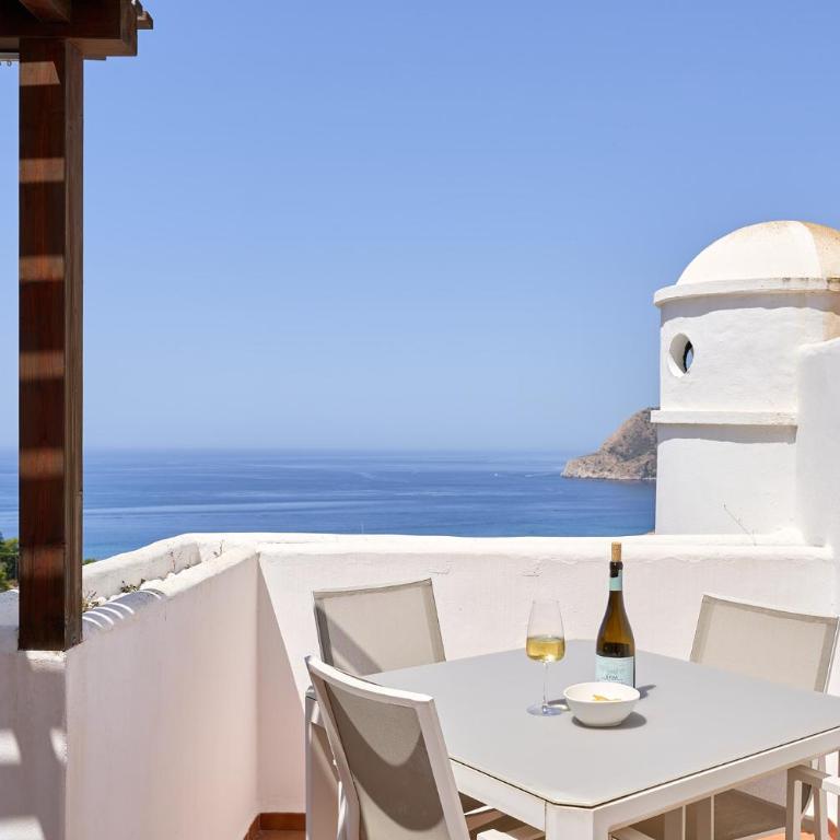 Sunny Sea View Condo with Private Patio, Shared Pool, Amazing Views, Full Kitchen - Two-Bedroom Apartment - 18
