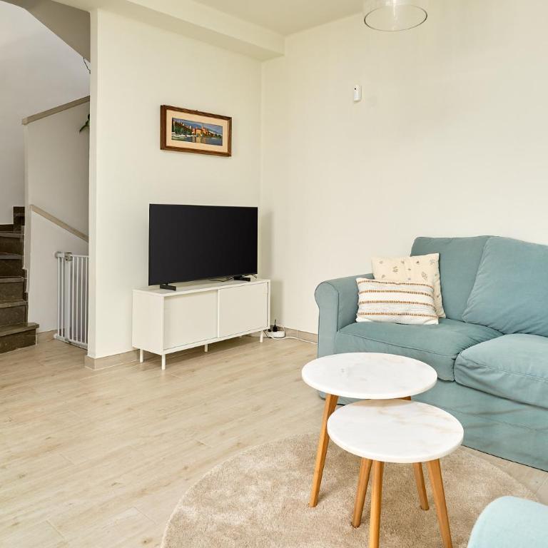 Sunny Sea View Condo with Private Patio, Shared Pool, Amazing Views, Full Kitchen - Two-Bedroom Apartment - 24