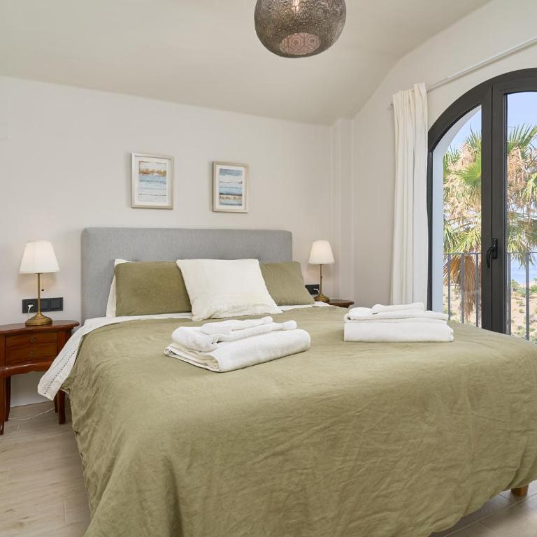 Sunny Sea View Condo with Private Patio, Shared Pool, Amazing Views, Full Kitchen - Two-Bedroom Apartment - 28