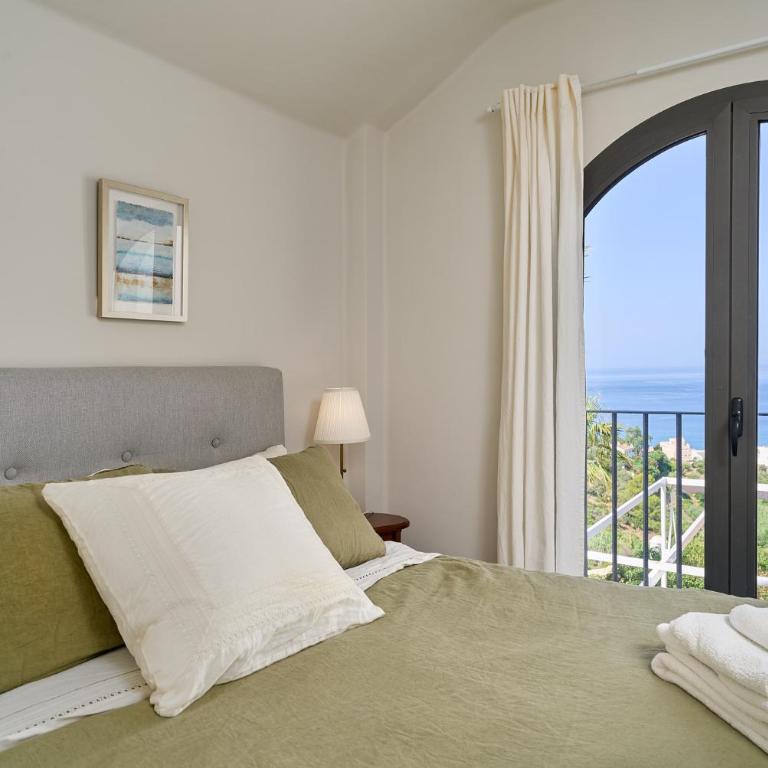 Sunny Sea View Condo with Private Patio, Shared Pool, Amazing Views, Full Kitchen - Two-Bedroom Apartment - 34