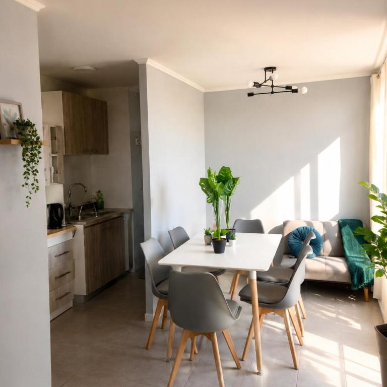 Large apartment for 6, Quinta Normal, Metro, Bleached - Three-Bedroom Apartment - 6