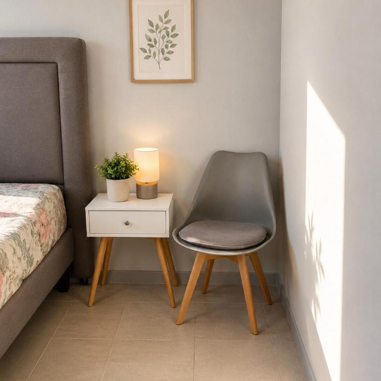 Large apartment for 6, Quinta Normal, Metro, Bleached - Three-Bedroom Apartment - 10