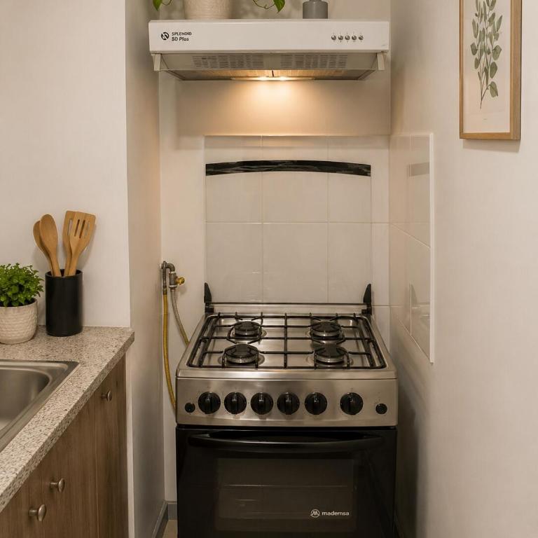 Large apartment for 6, Quinta Normal, Metro, Bleached - Three-Bedroom Apartment - 11