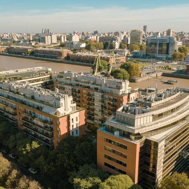 Amplio y Luminoso departamento - Apartamento de 3 dormitorios - 54