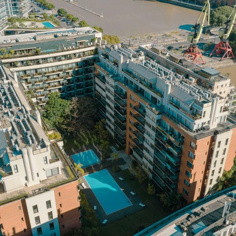Amplio y Luminoso departamento - Apartamento de 3 dormitorios - 61