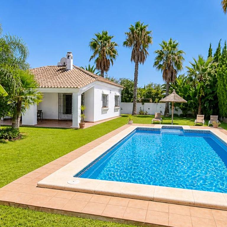 Andalusian holiday home 6 pax with community swimming pool - Three-Bedroom House - 1